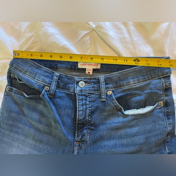 Lucky Brand ankle-length jeans. Frayed hem. Size 12 - Picture 5 of 8